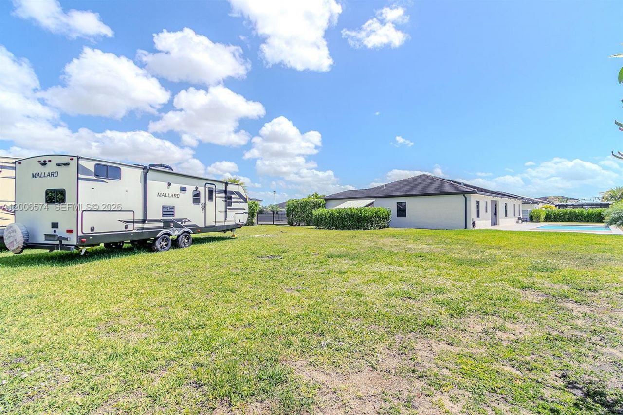 13680 SW 191st Ter , Miami, FL 33177 Photo