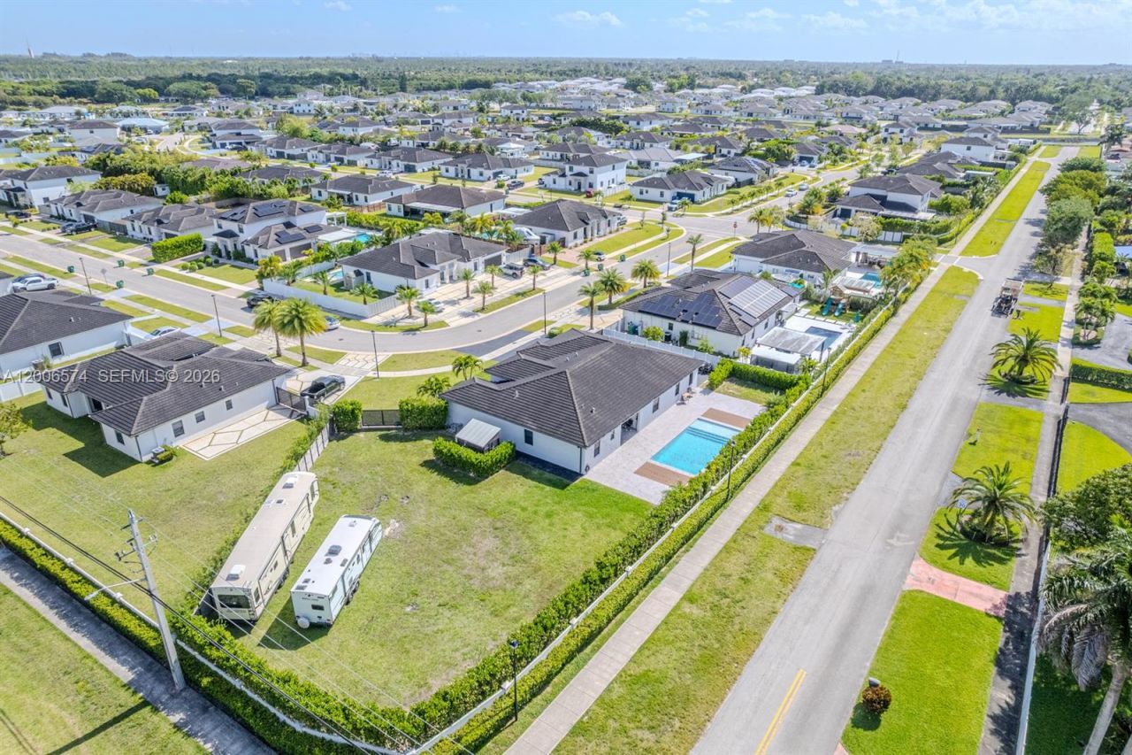 13680 SW 191st Ter , Miami, FL 33177 Photo