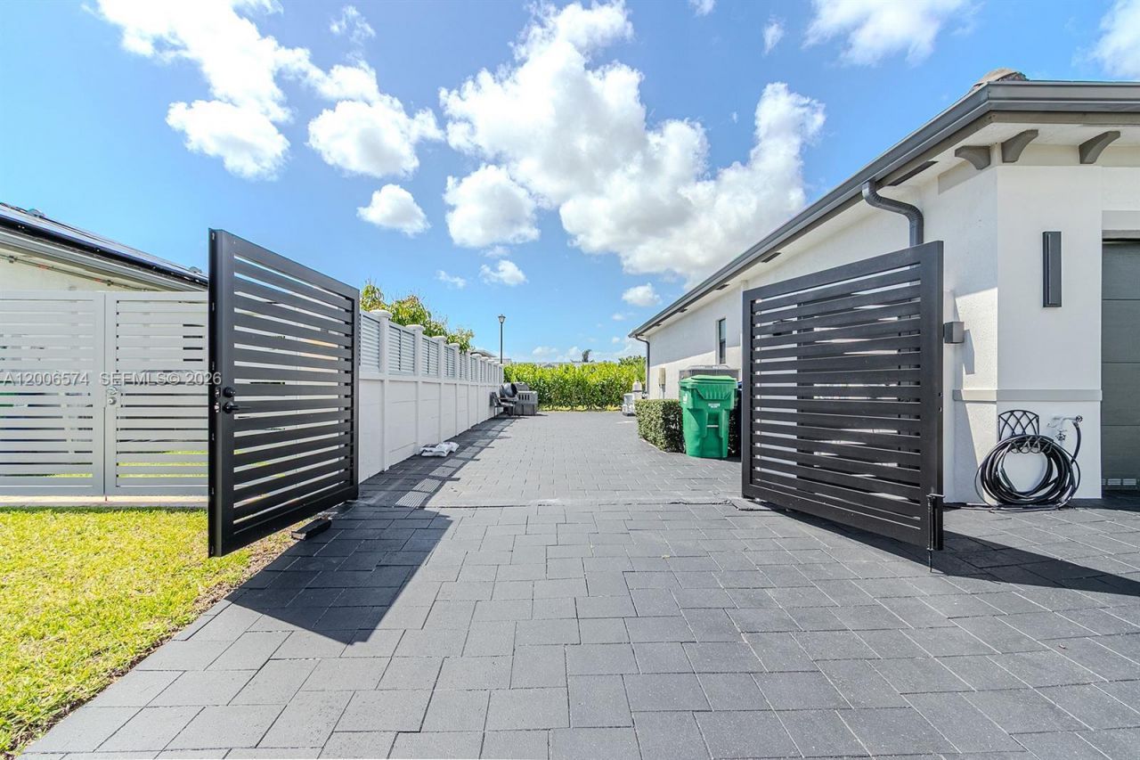 13680 SW 191st Ter , Miami, FL 33177 Photo