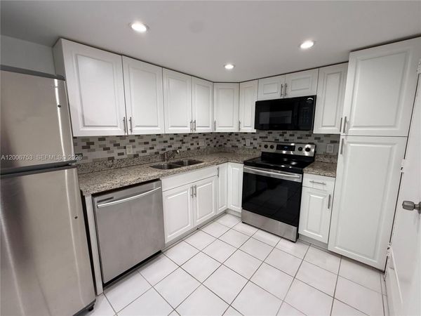 400 Kings Point Dr , Sunny Isles Beach, FL 33160