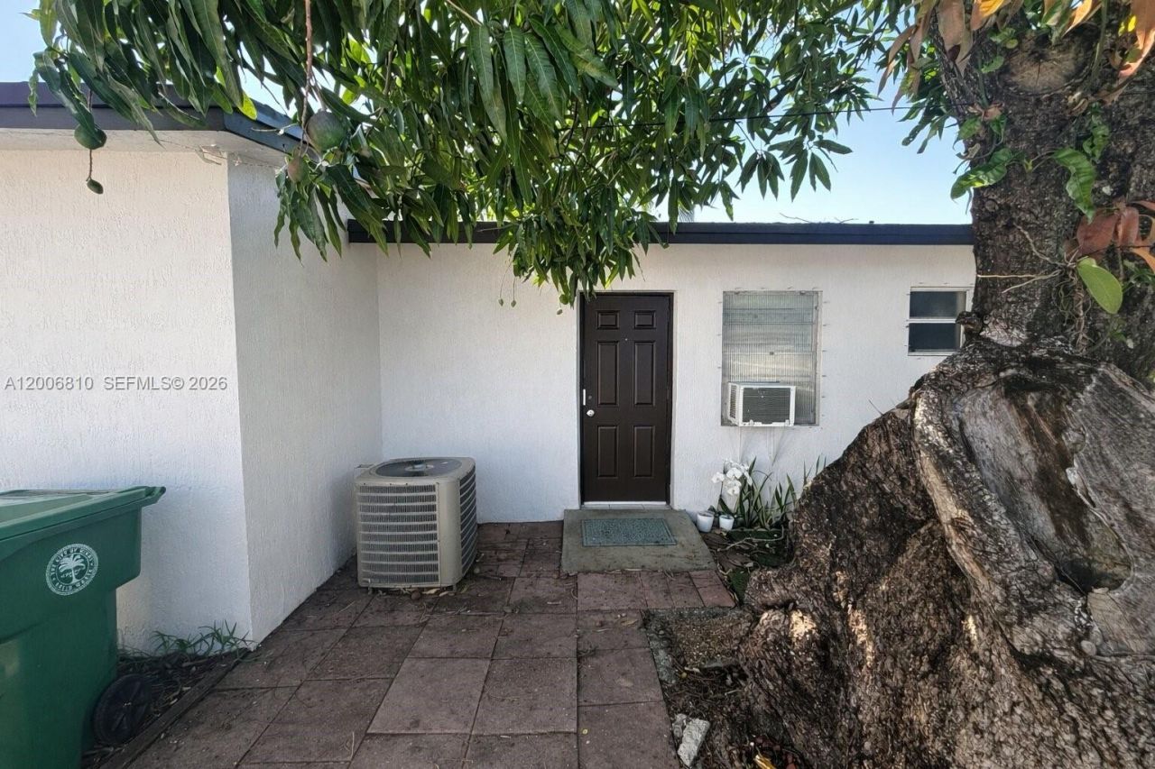 3547 SW 24th St , Unit Studio, Miami, FL 33145 Photo