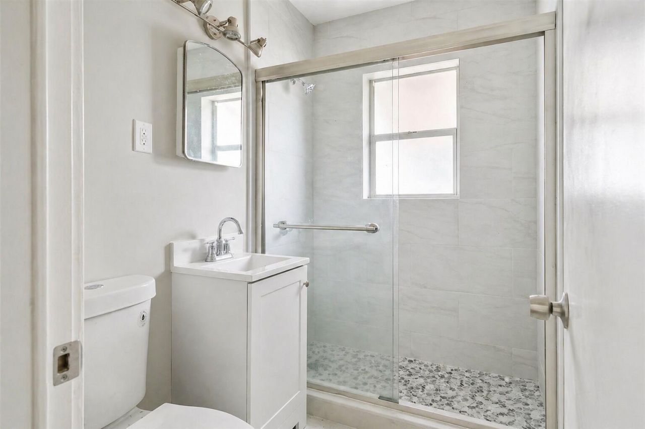 131 W 35th Street, Unit 1, Riviera Beach, FL 33404 Photo