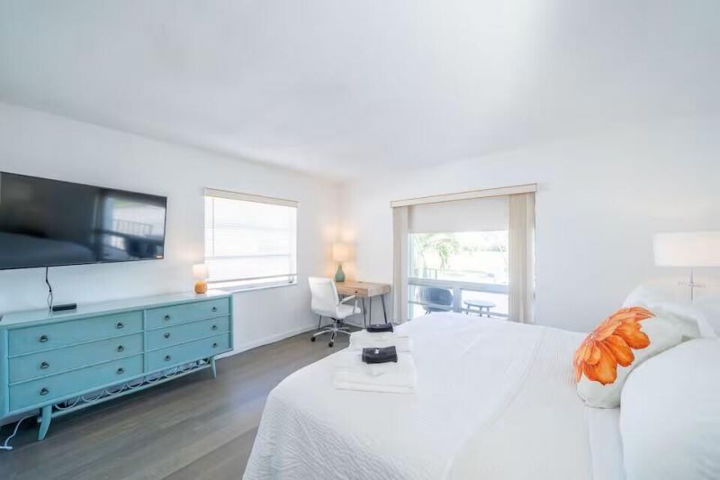 6 Lucerne Avenue, Unit 3, Lake Worth Beach, FL 33460 Photo
