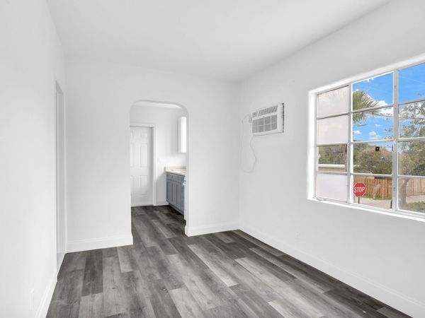 820 N Dixie Highway, Unit 4, Lake Worth Beach, FL 33460