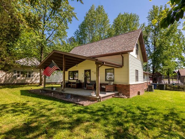 818 W Saint Louis Street , West Frankfort, IL 62896