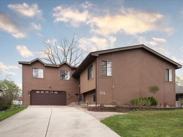 119 Salem Drive S, Schaumburg, IL 60193