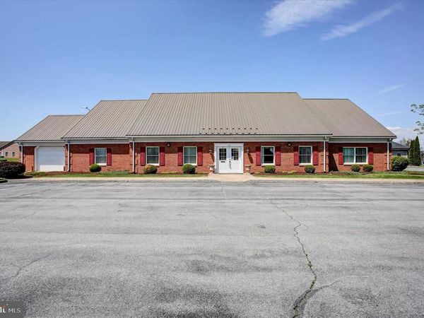 1137 KENNEBEC DRIVE, CHAMBERSBURG, PA 17201