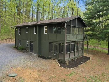 52 HICKORY NUT ROAD , LINDEN, VA 22642
