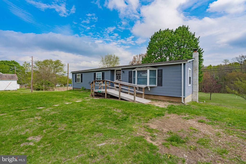 3310 FRIEDENS ROAD, SLATINGTON, PA 18080