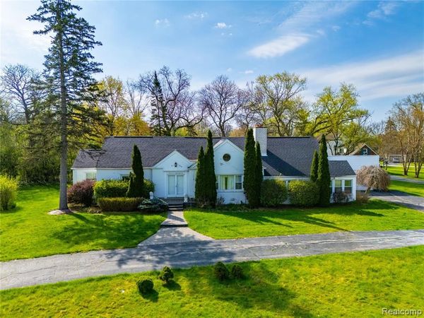 27881 Rackham Drive, Lathrup Village, MI 48076