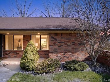 23056 Harrington Street, Clinton Twp, MI 48036