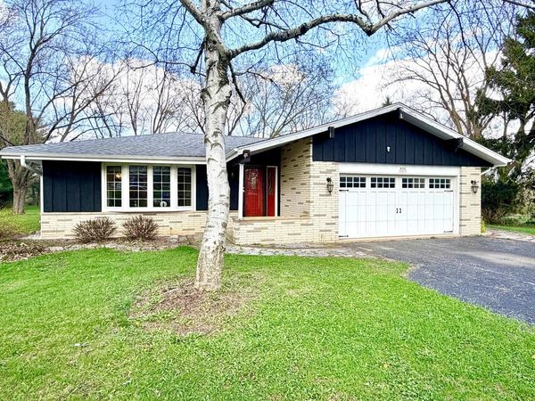 W294S5612 Windcrest DRIVE, Waukesha, WI 53189