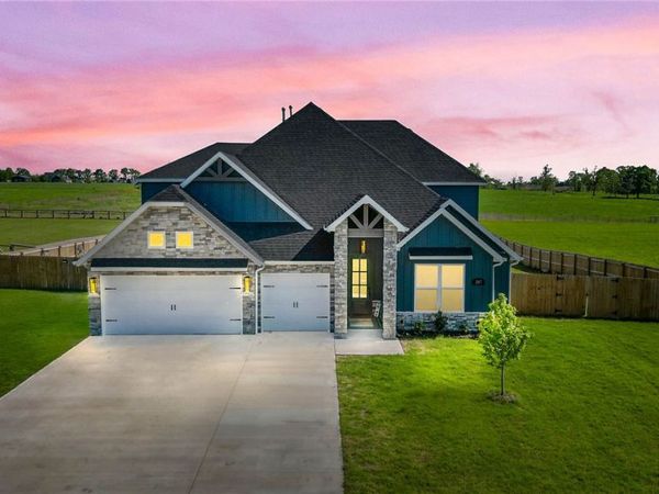 207 Jenna Lane, Gravette, AR 72736