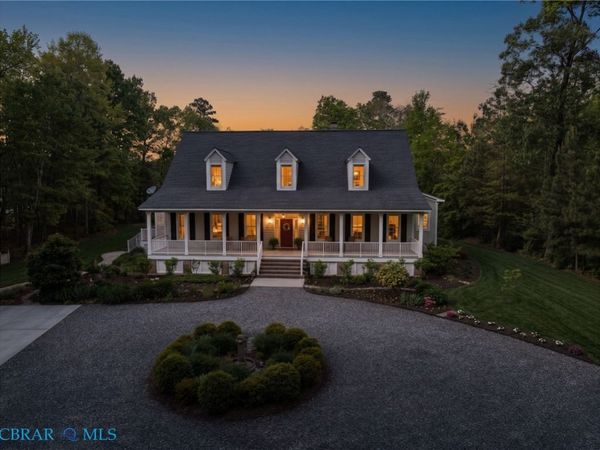 145 Paddys Court , Port Haywood, VA 23138