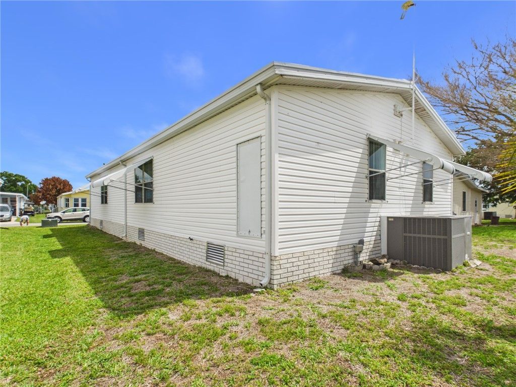 573 Dolphin Circle, Sebastian, FL 32976 Photo