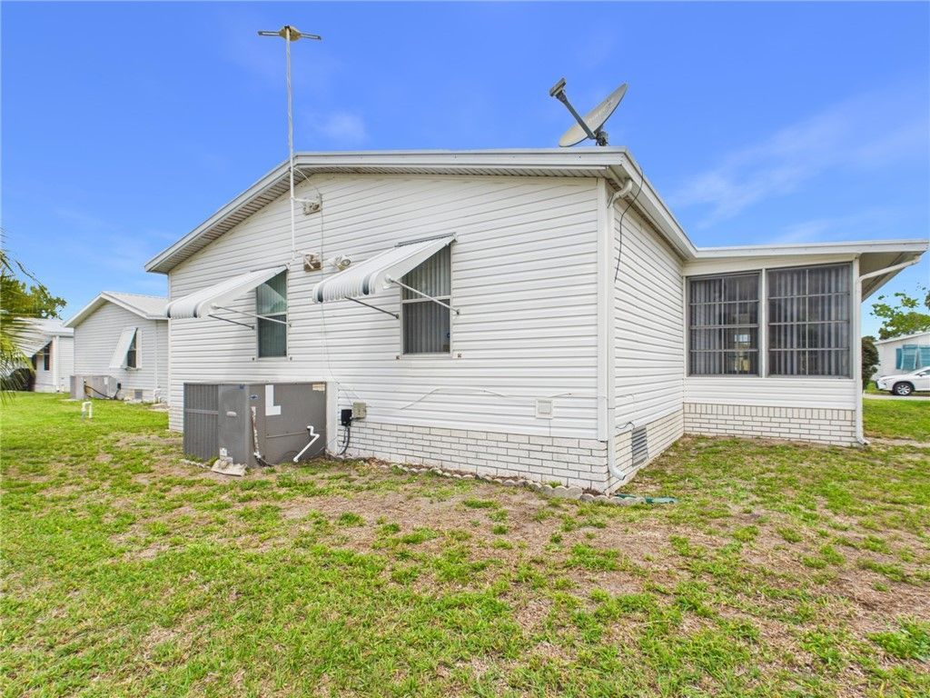 573 Dolphin Circle, Sebastian, FL 32976 Photo