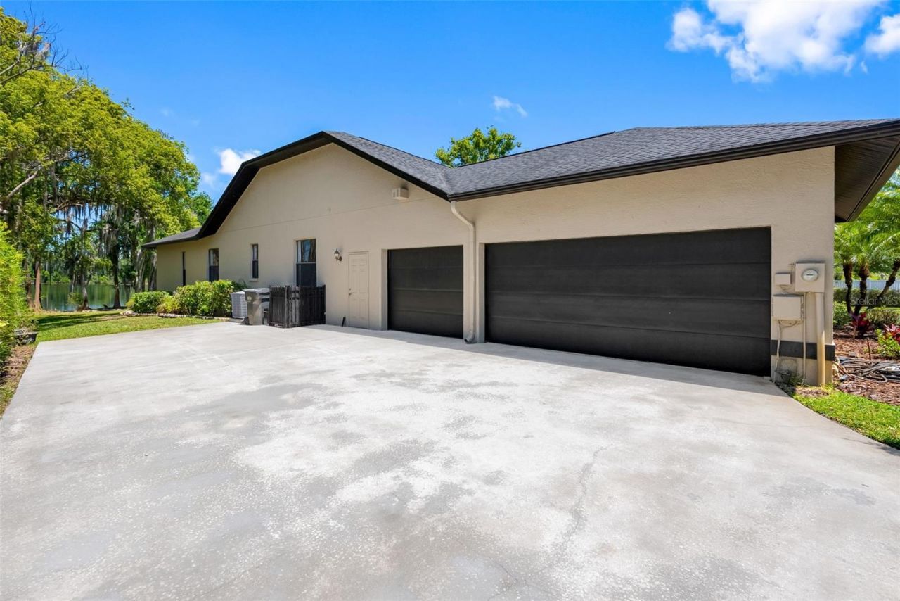 304 Lake Kell Court, Lutz, FL 33549 Photo