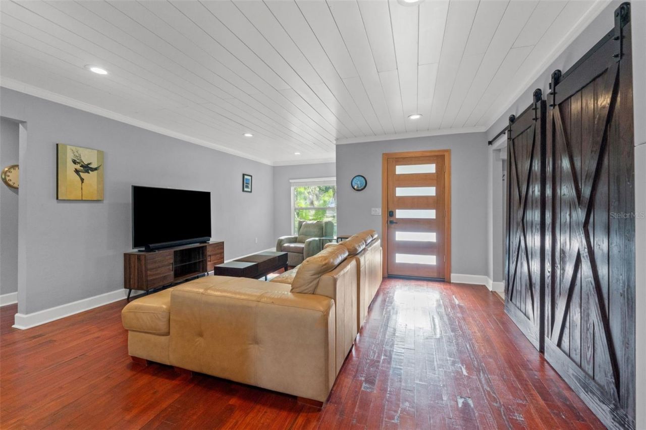 1502 E Park Circle , Tampa, FL 33610 Photo
