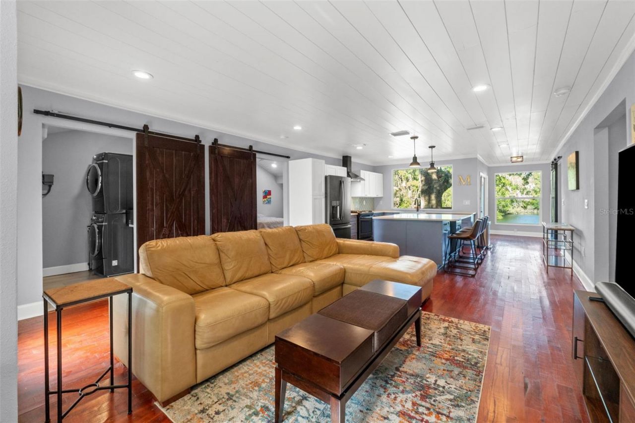 1502 E Park Circle , Tampa, FL 33610 Photo