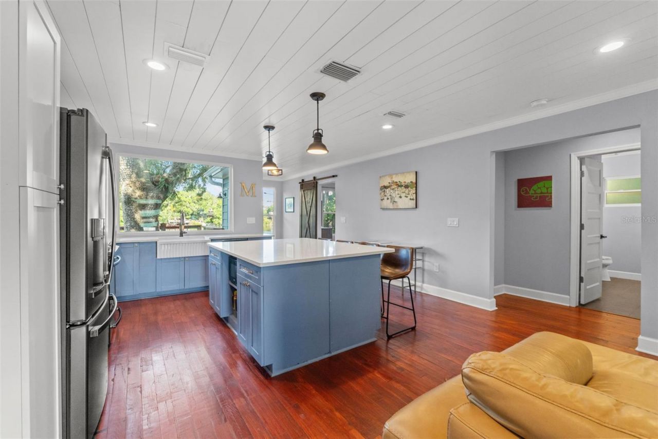 1502 E Park Circle , Tampa, FL 33610 Photo