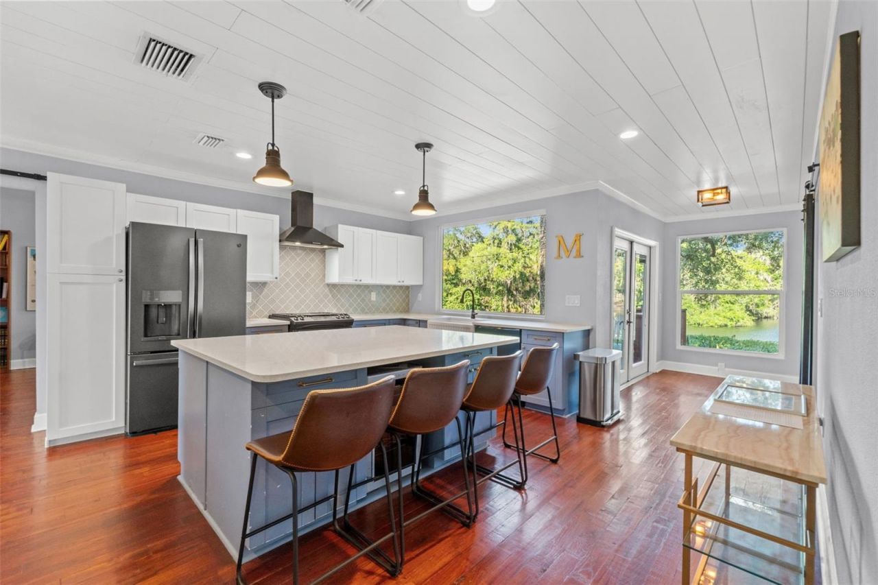 1502 E Park Circle , Tampa, FL 33610 Photo