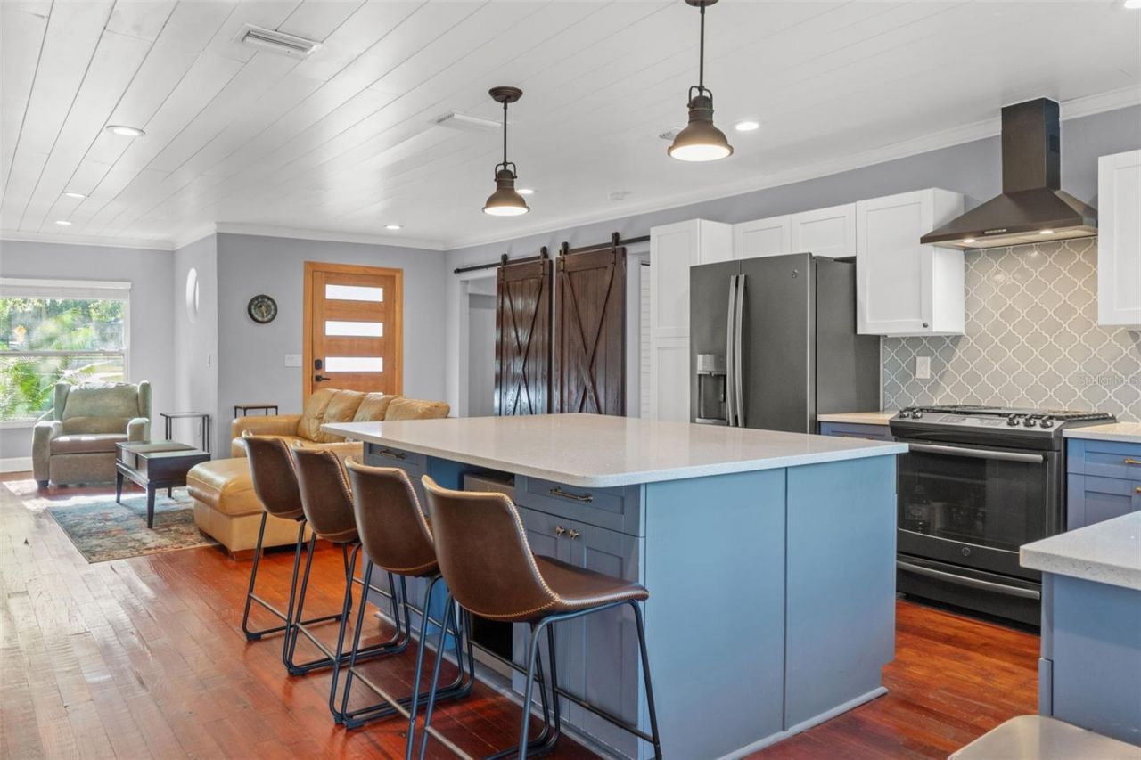 1502 E Park Circle , Tampa, FL 33610 Photo