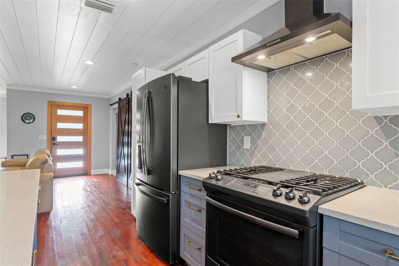1502 E Park Circle , Tampa, FL 33610 Photo