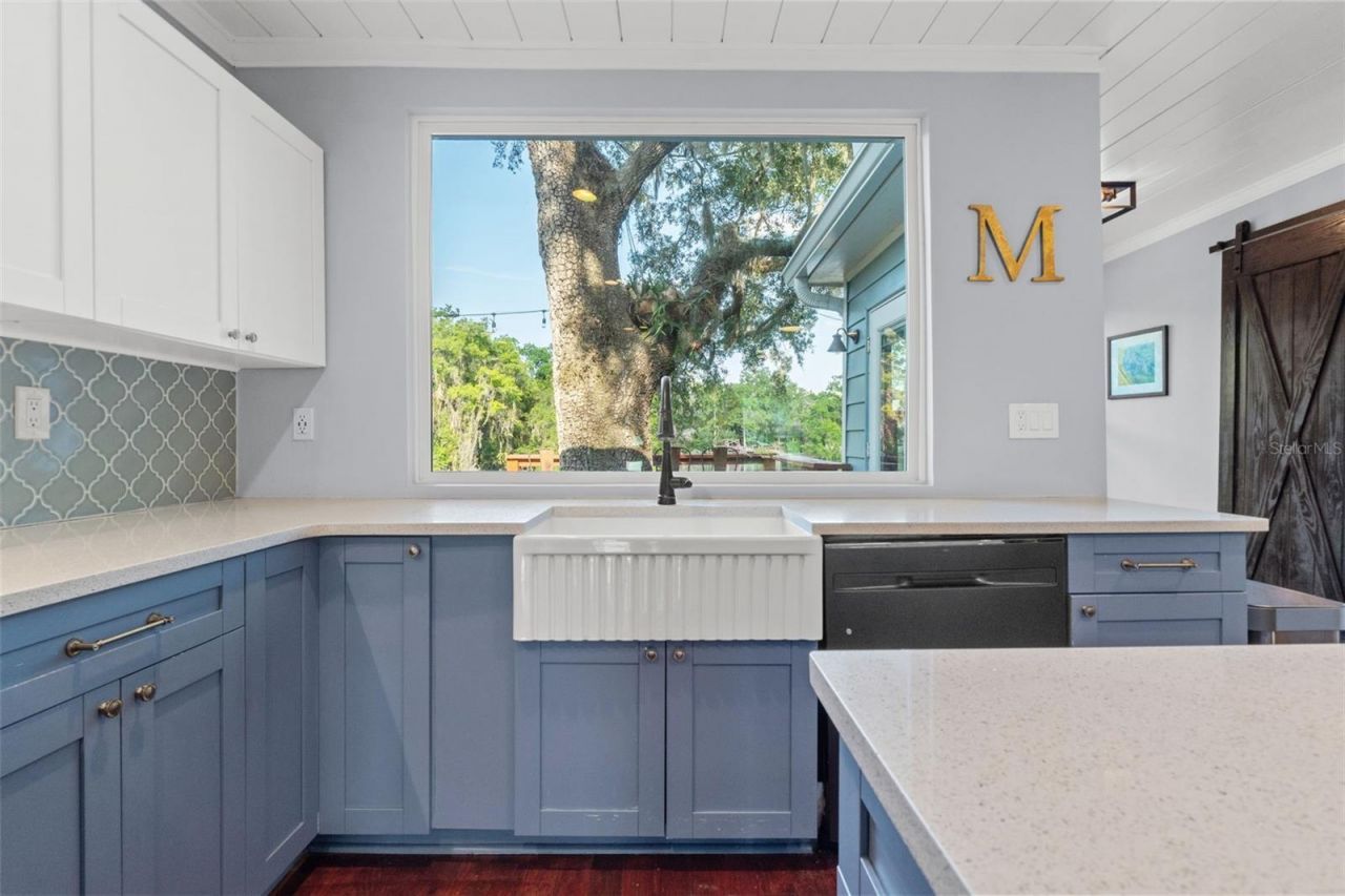 1502 E Park Circle , Tampa, FL 33610 Photo