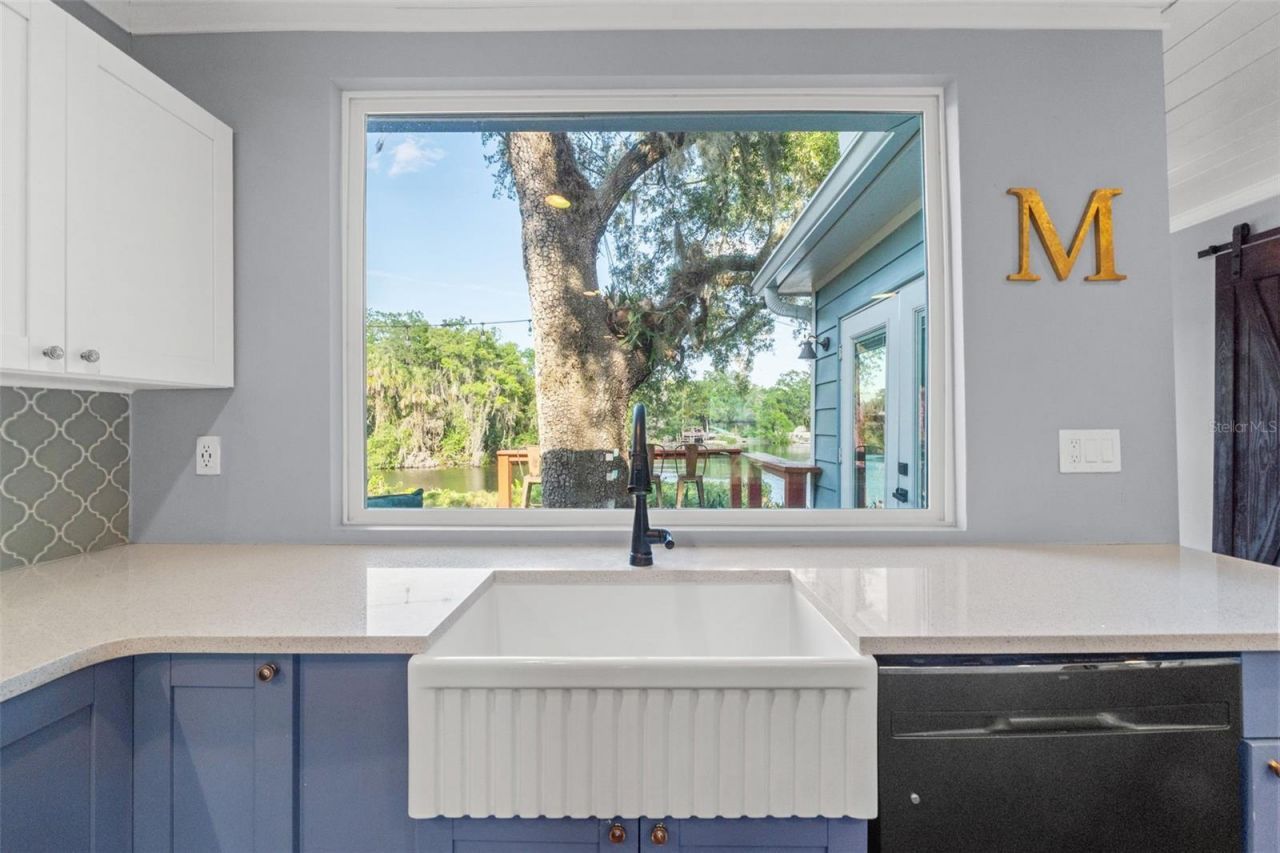 1502 E Park Circle , Tampa, FL 33610 Photo