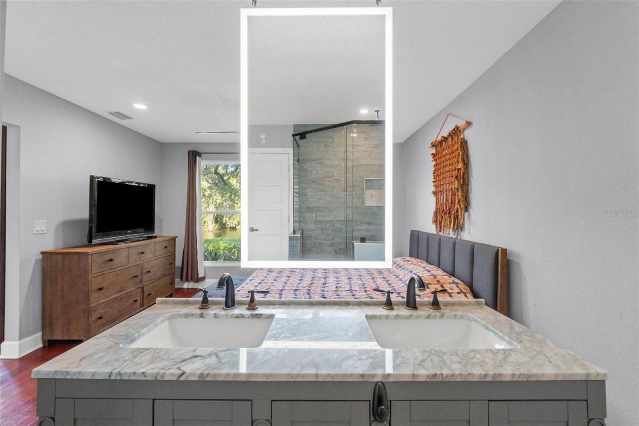 1502 E Park Circle , Tampa, FL 33610 Photo