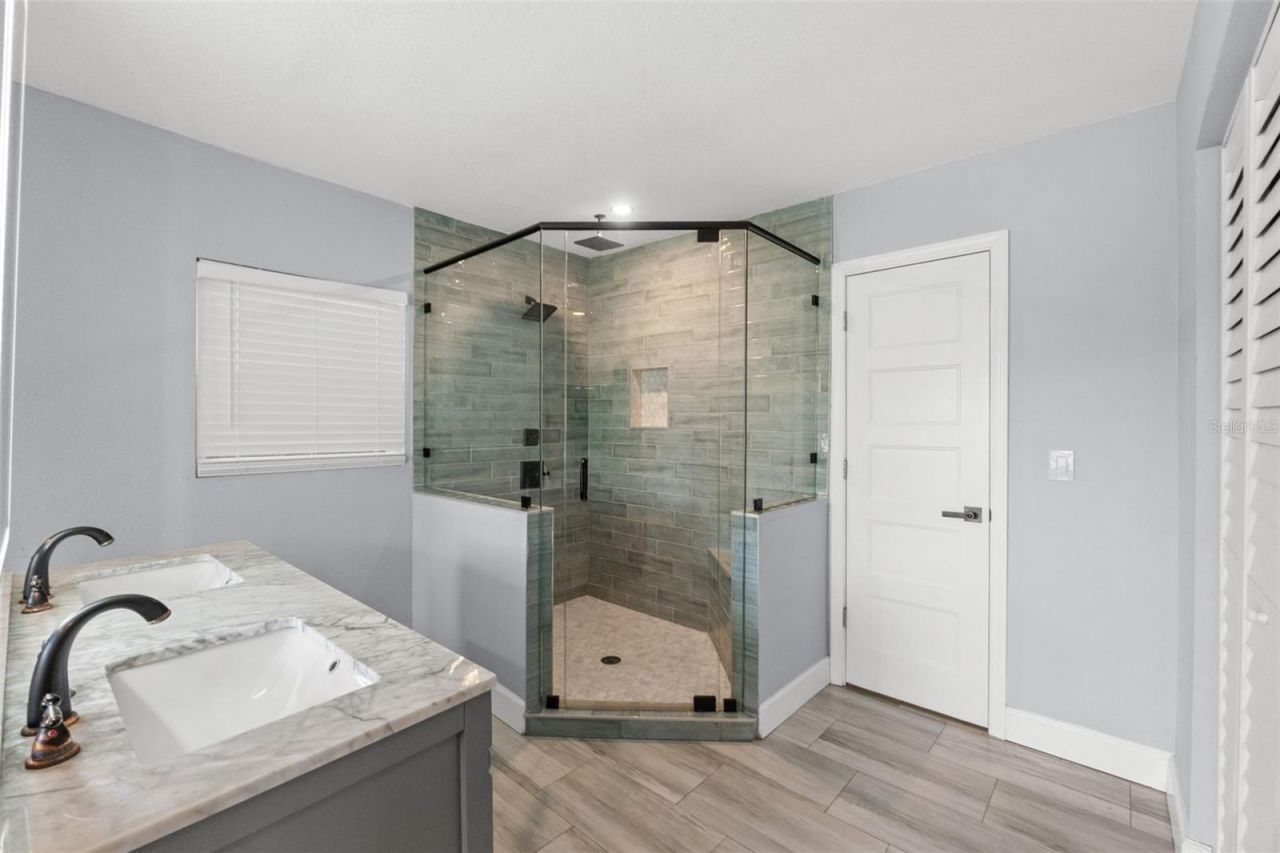 1502 E Park Circle , Tampa, FL 33610 Photo