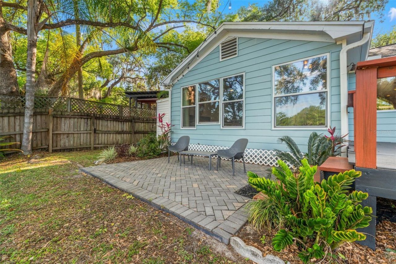 1502 E Park Circle , Tampa, FL 33610 Photo