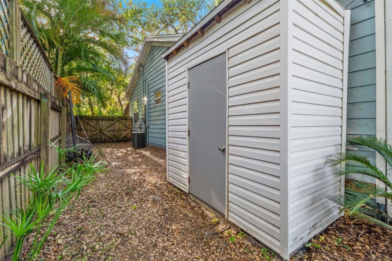 1502 E Park Circle , Tampa, FL 33610 Photo