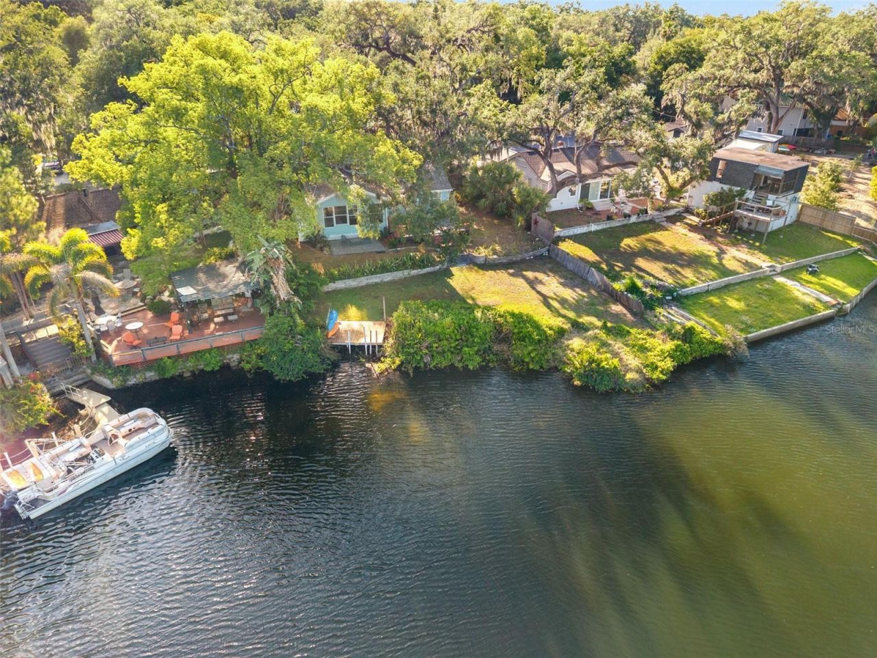 1502 E Park Circle , Tampa, FL 33610 Photo