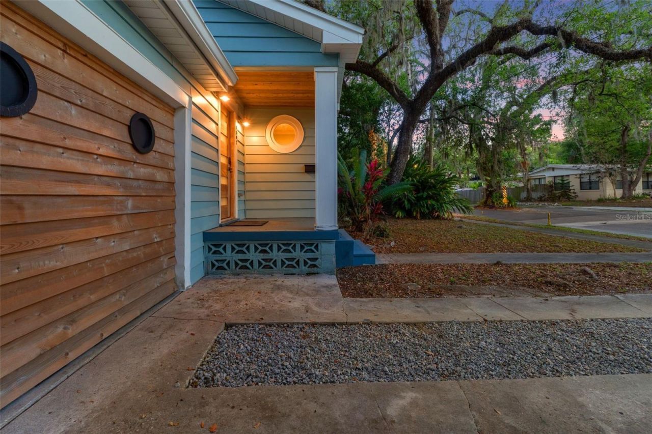 1502 E Park Circle , Tampa, FL 33610 Photo