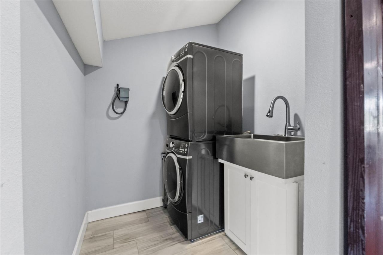 1502 E Park Circle , Tampa, FL 33610 Photo