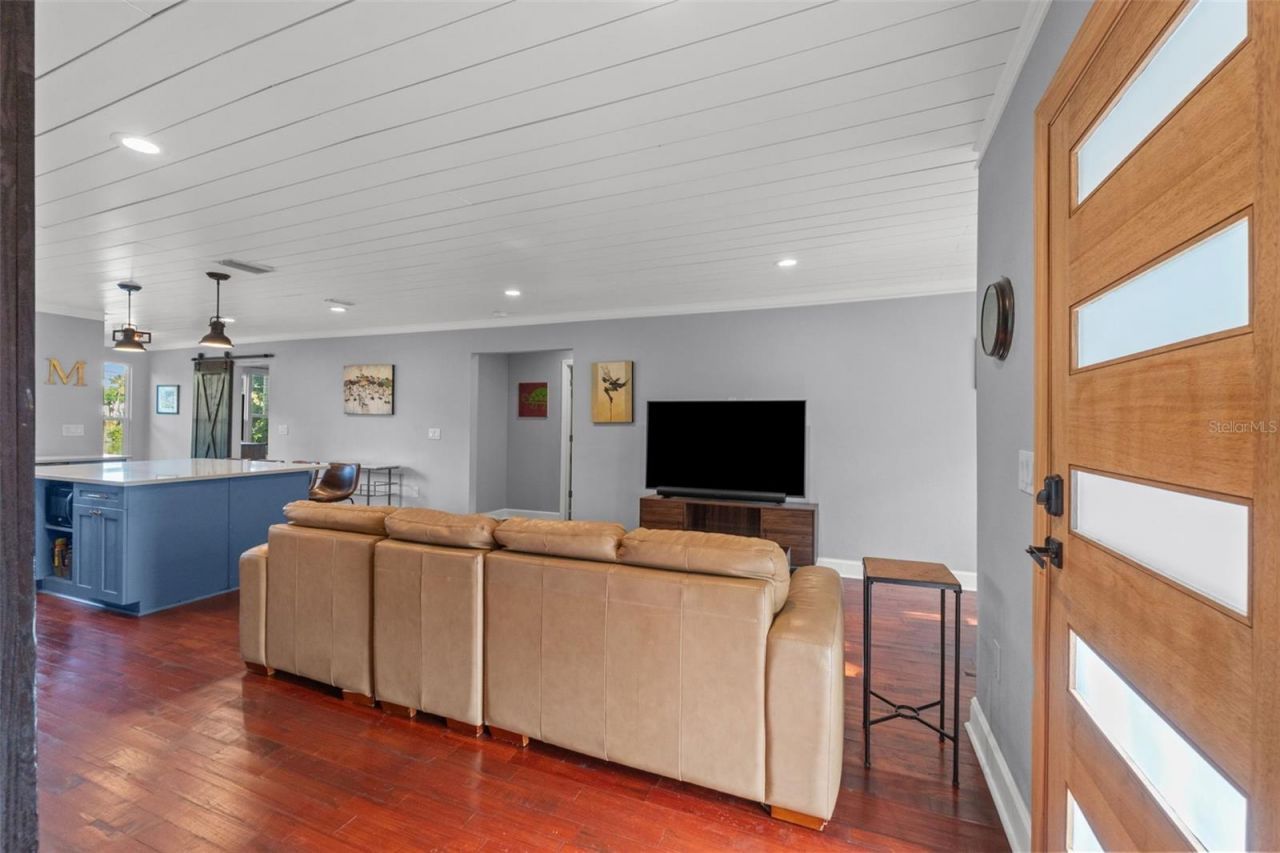 1502 E Park Circle , Tampa, FL 33610 Photo