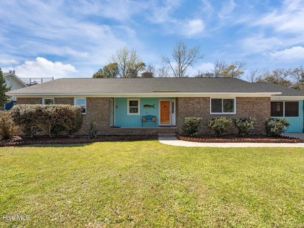 513 Hamlet Avenue, Carolina Beach, NC 28428