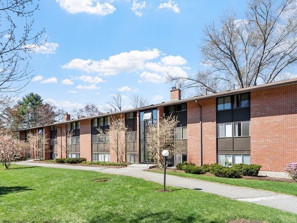 8 Longwood Dr, Unit 310, Andover, MA 01810