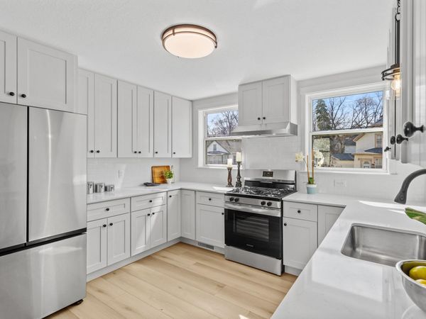 582 York Avenue , Saint Paul, MN 55130