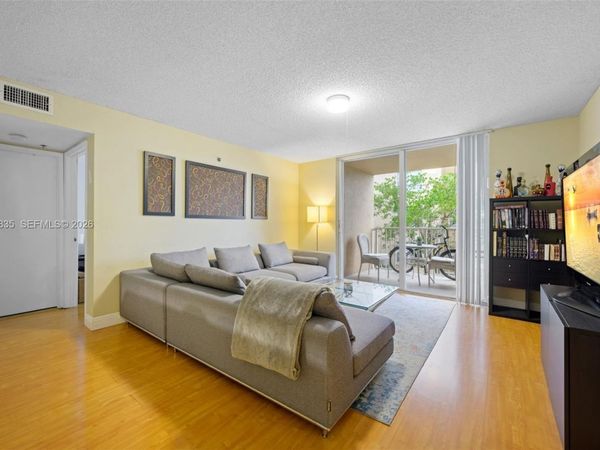 19555 E Country Club Dr , Unit 8303, Aventura, FL 33180