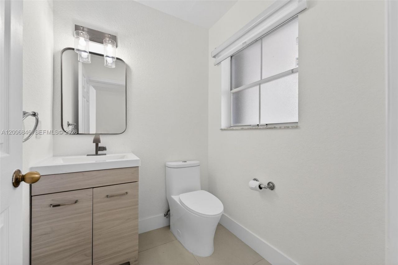 4822 NW 114th Ct, Doral, FL 33178 Photo