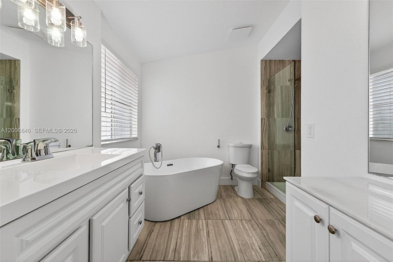 4822 NW 114th Ct, Doral, FL 33178 Photo