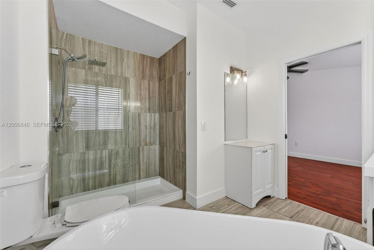 4822 NW 114th Ct, Doral, FL 33178 Photo