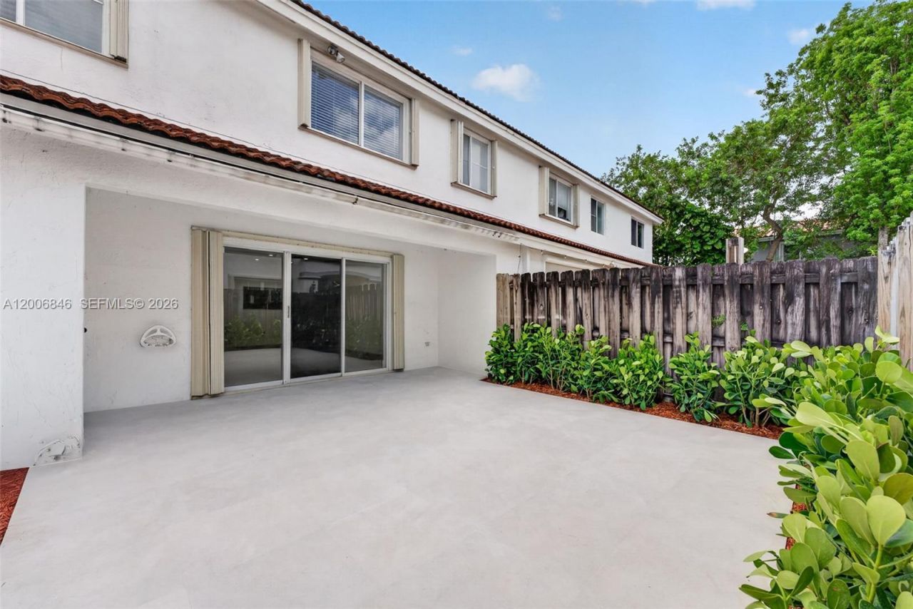 4822 NW 114th Ct, Doral, FL 33178 Photo