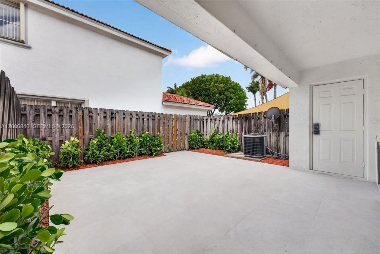 4822 NW 114th Ct, Doral, FL 33178 Photo