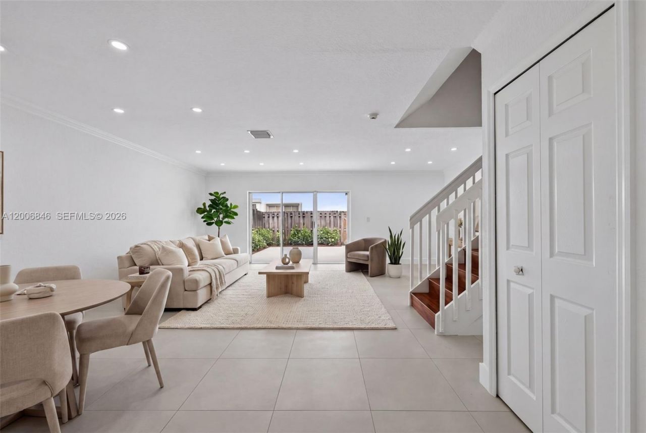 4822 NW 114th Ct, Doral, FL 33178 Photo