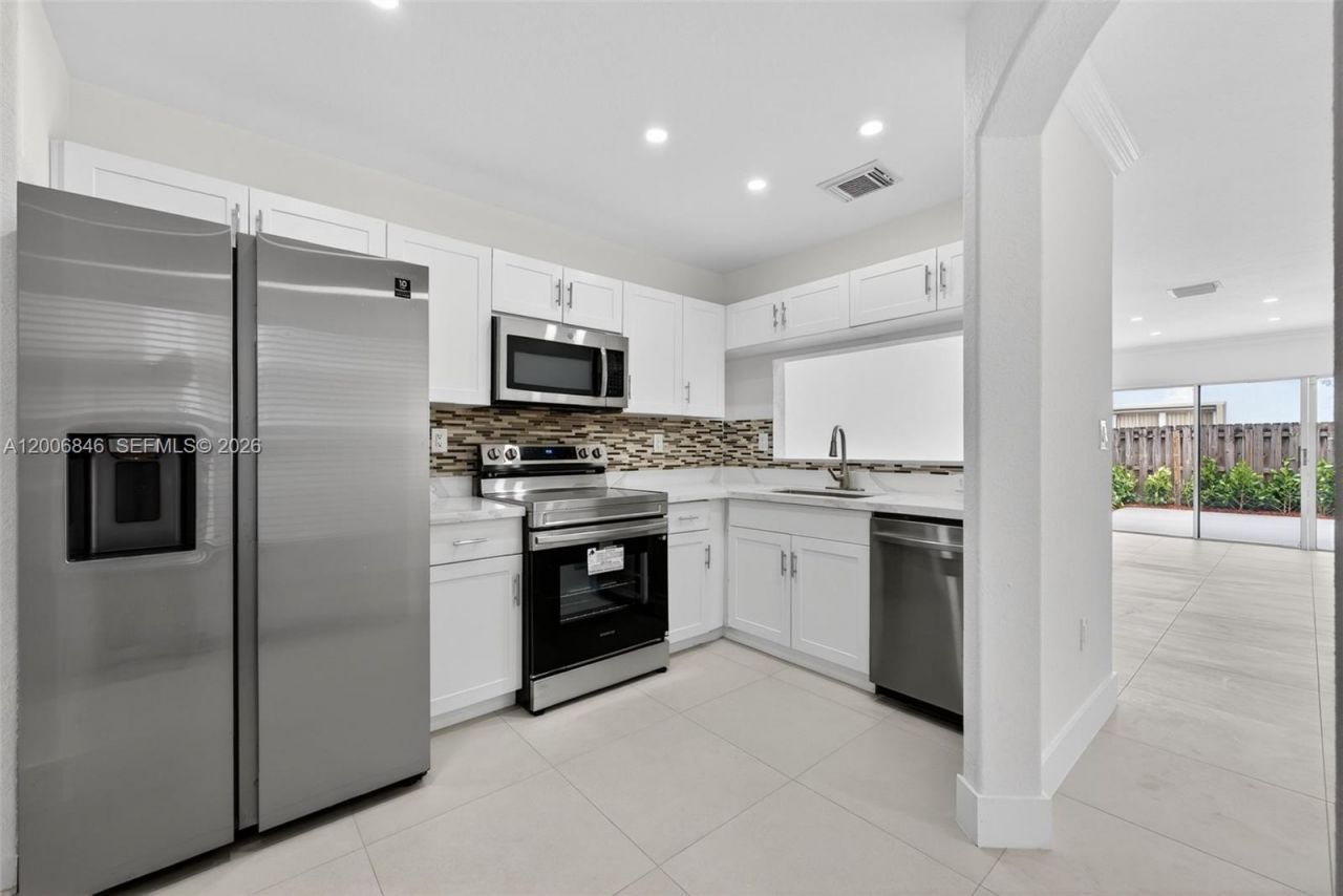 4822 NW 114th Ct, Doral, FL 33178 Photo