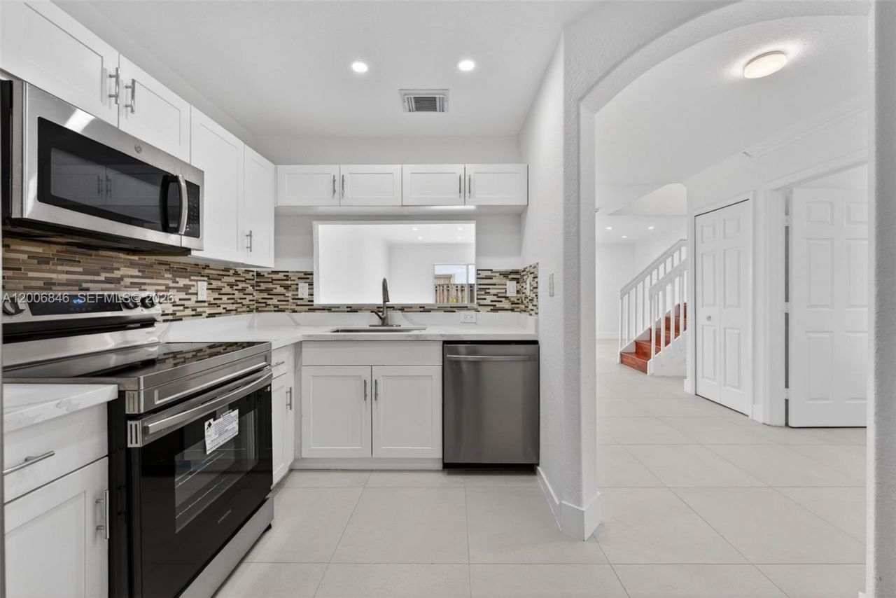 4822 NW 114th Ct, Doral, FL 33178 Photo