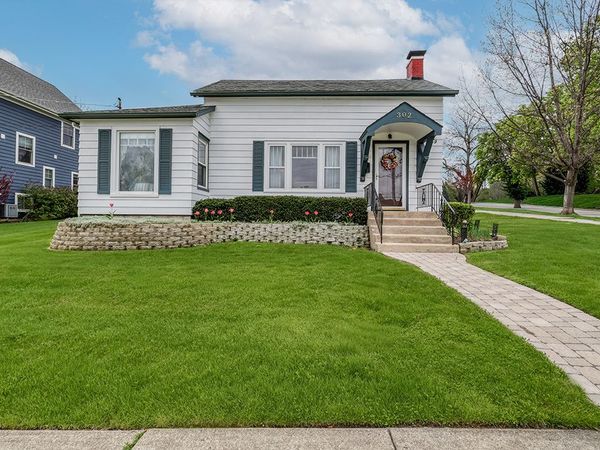 302 E Division Street , Lemont, IL 60439